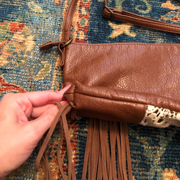 Fringed shoulder bag - Picture 4 of 5